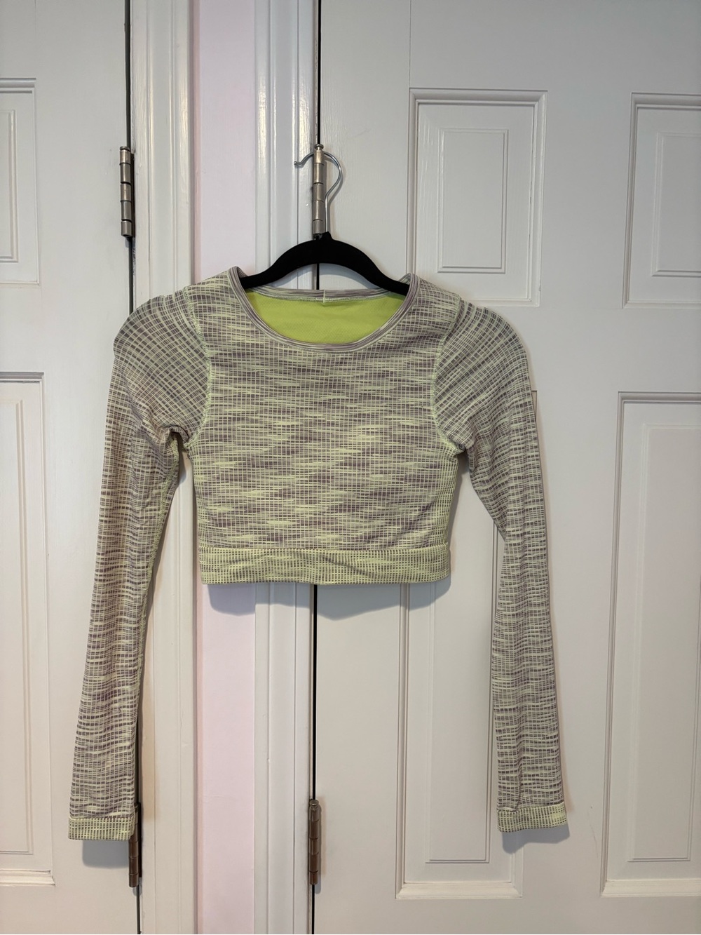 Lululemon Women’s Long Sleeve Cropped Seamless Top - Light Lime